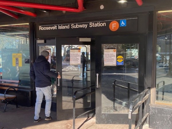 No Roosevelt Island F Train Service To Manhattan This President’s Day Weekend – Resident Reports Being Told By MTA Staff That Protection Barricades To Be Installed At Roosevelt Island Subway Platform