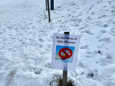 After Last Sunday’s Snow, Roosevelt Island Parents And Kids Told That Sledding Not Allowed On Cornell Tech Campus Hilltops – That’s Not Very Neighborly, What’s The Deal?